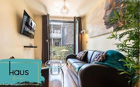 Haus City Centre Apartment - Balcony - Secure Parking - Arcadian